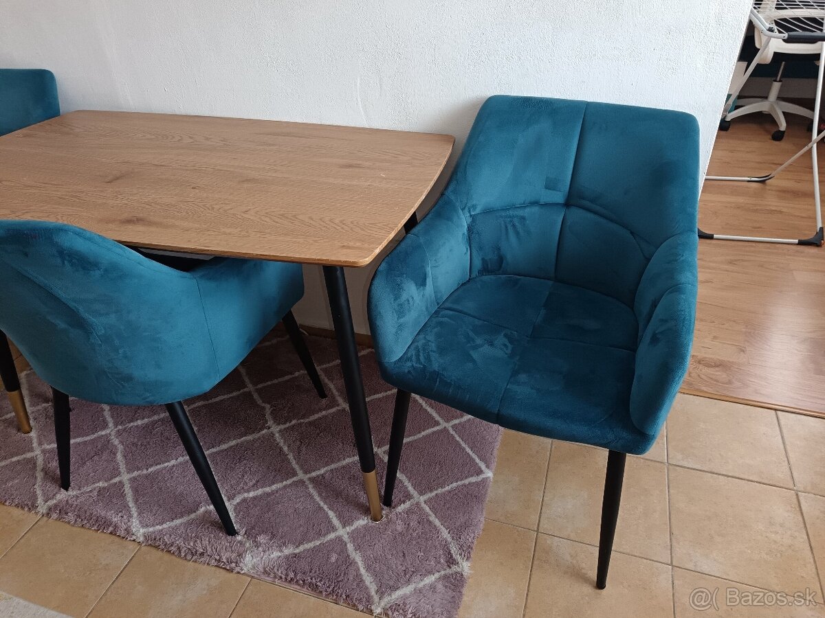 Stôl a stoličky - 3