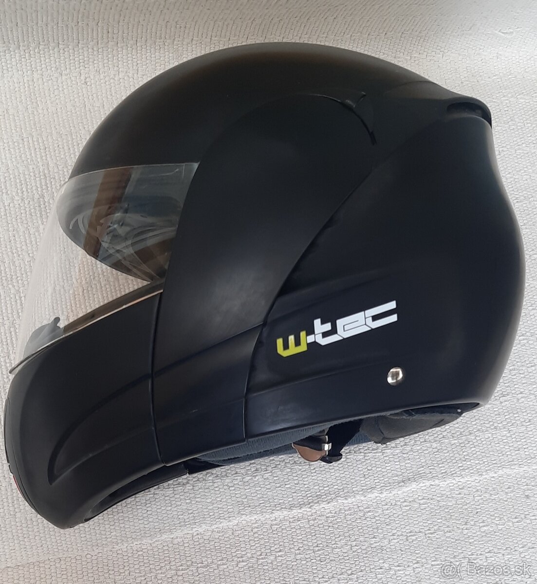 Predám moto vyklápaciu helmu W - tec - 3