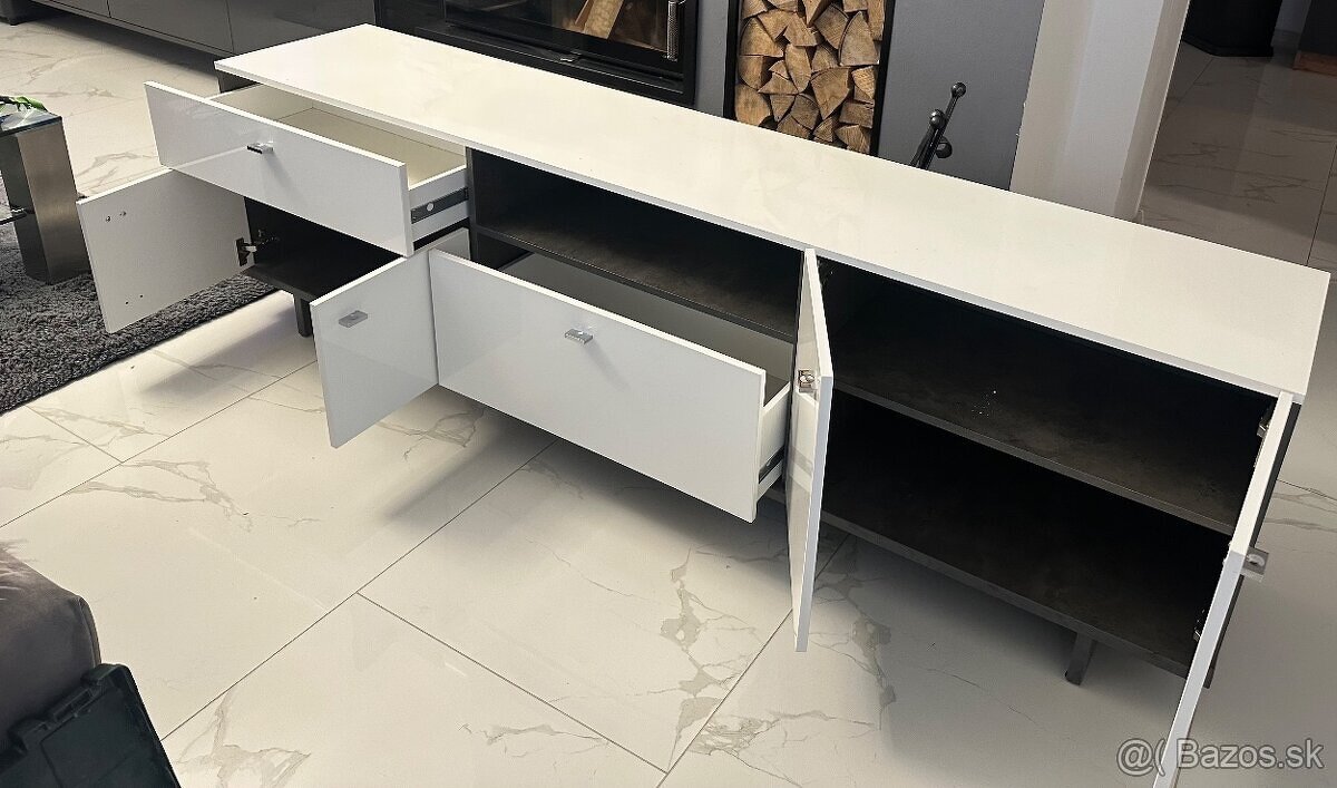 Komoda pod tv - 3