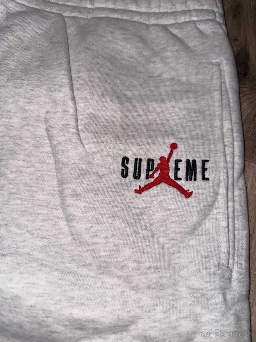 Supreme x Jordan suprava - 3