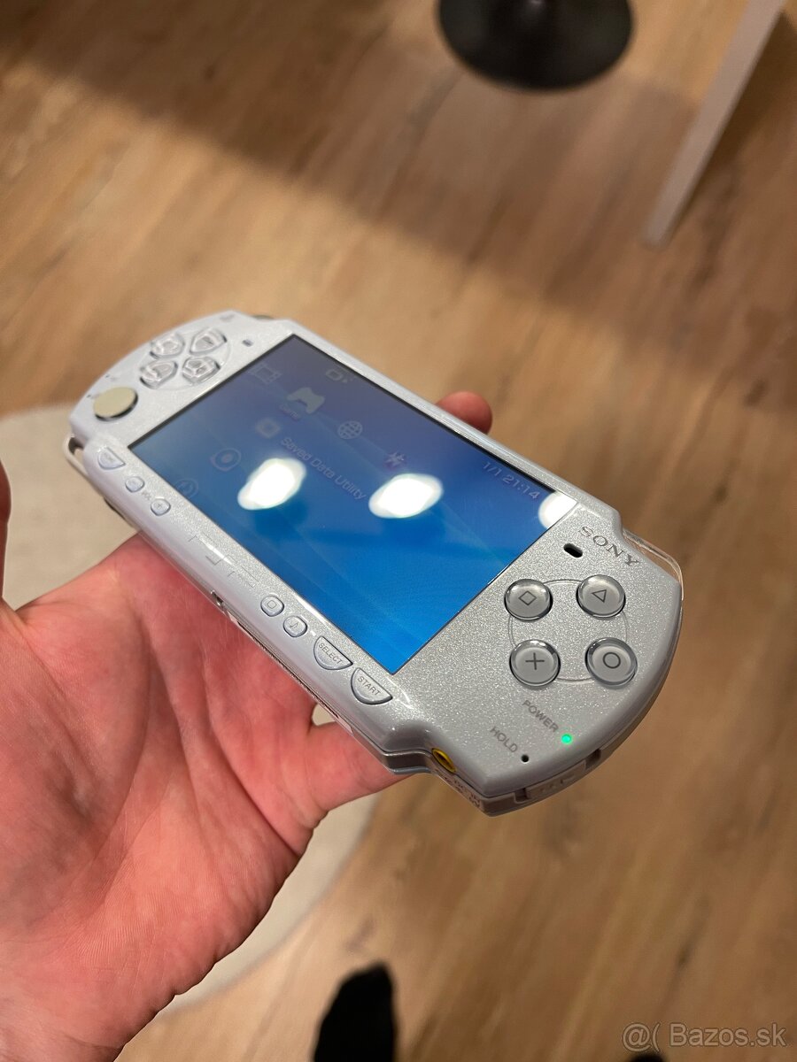 PSP 2000 Felicia Blue - 3