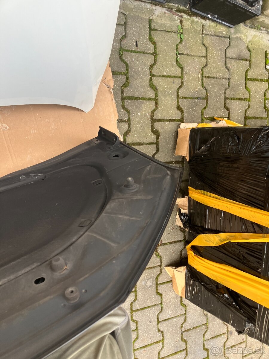 kapota vw sharan 10-23 cerna - 3