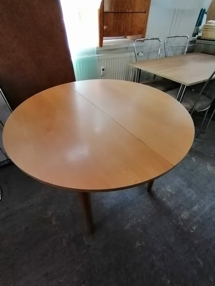 stol so stolickami - 3