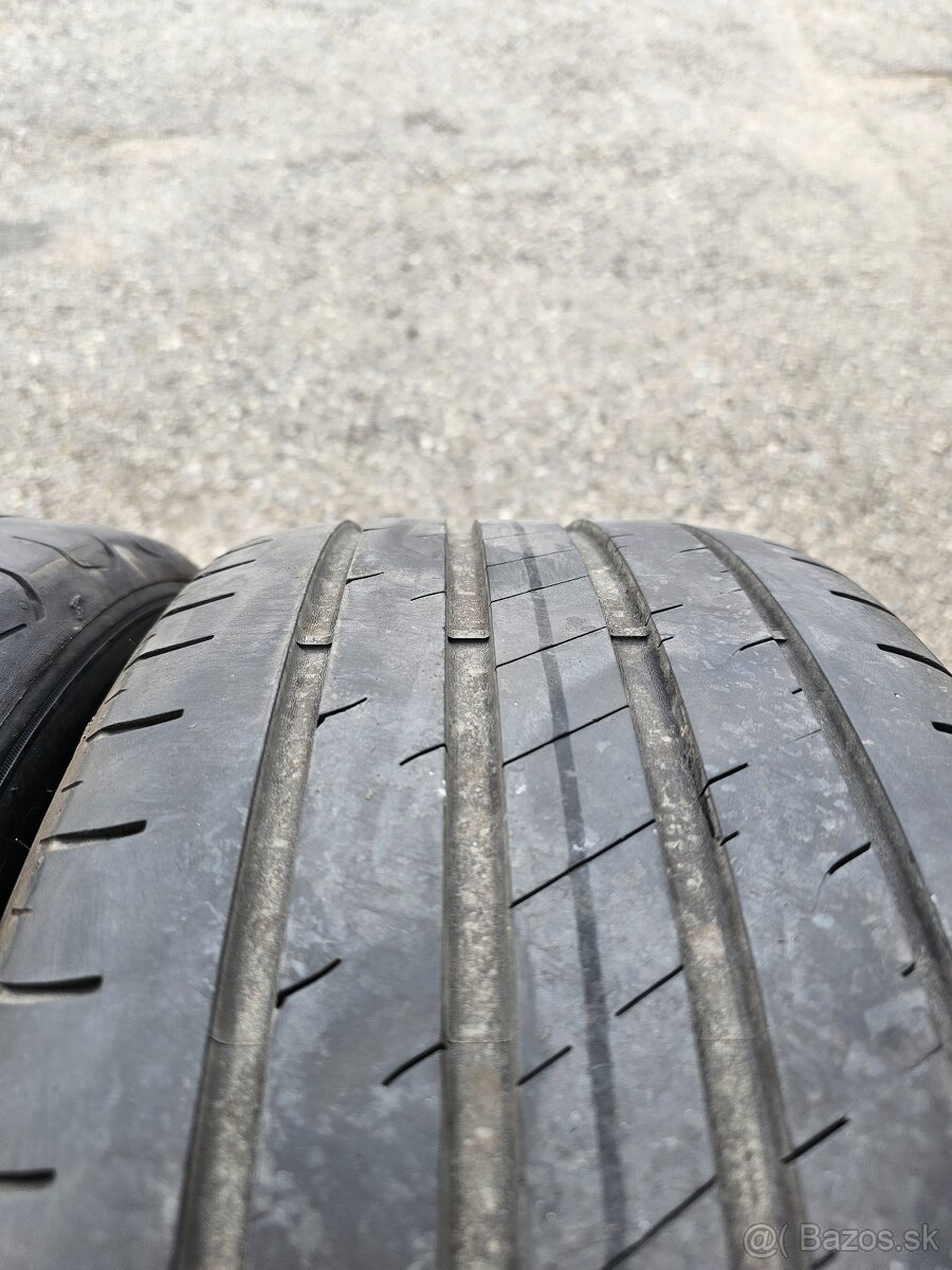 225/45R17 - 3