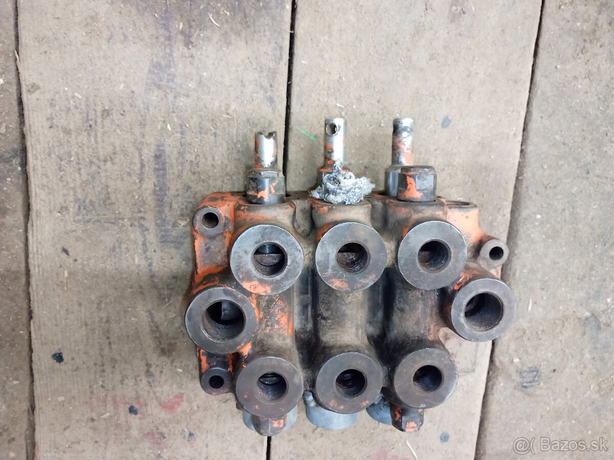 Hydraulický rozvádzač 3 sekciový - 3
