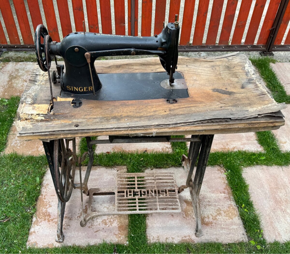 Predám starožitný šijací stroj Singer (r. 1936) - 3