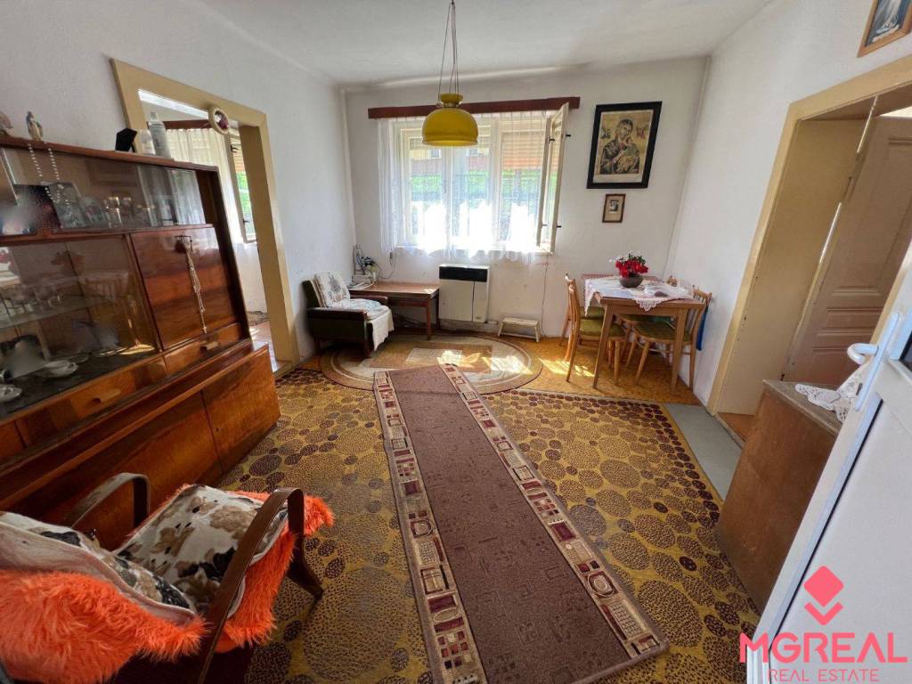 Rodinný dom Krnča v spoločnom dvore - 3