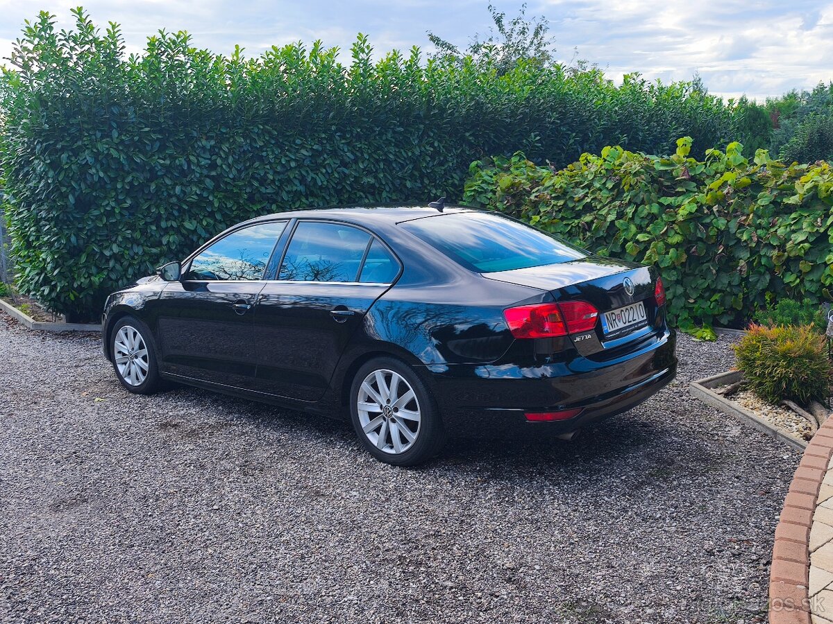 Predám VW Jetta 1.6Tdi DSG - 3