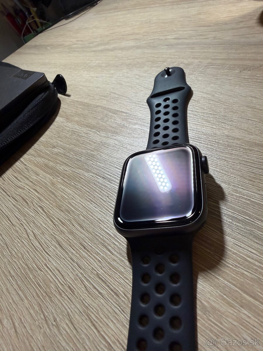 Apple Watch SE 44mm - 3