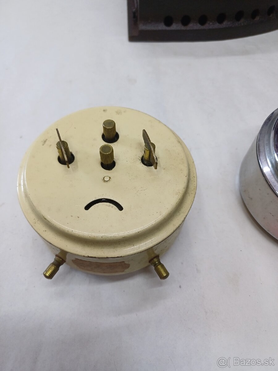 Predám starožitnu žehličku dobrom stave - 3