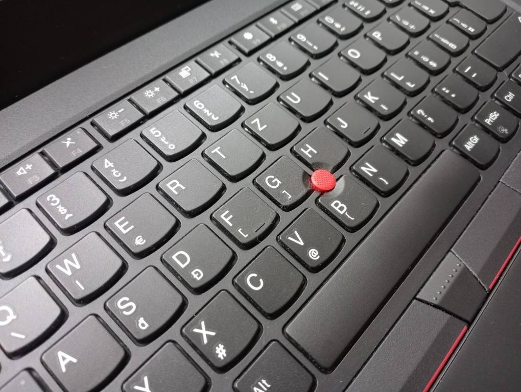 Lenovo thinkpad a475 , 4-jadrový procesor AMD , 8gb ram ,ssd - 3