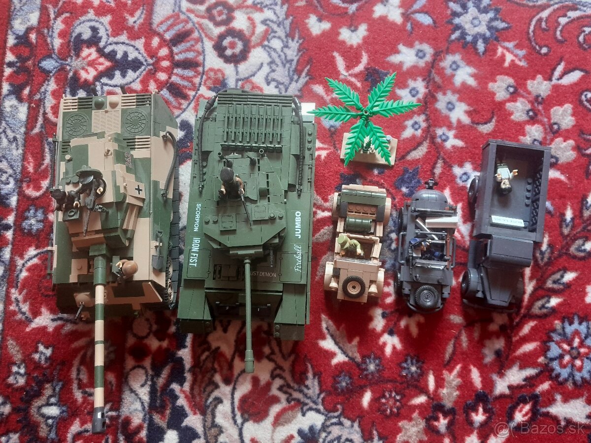 COBI stavebnice (postavené modely z org. kociek) - 3