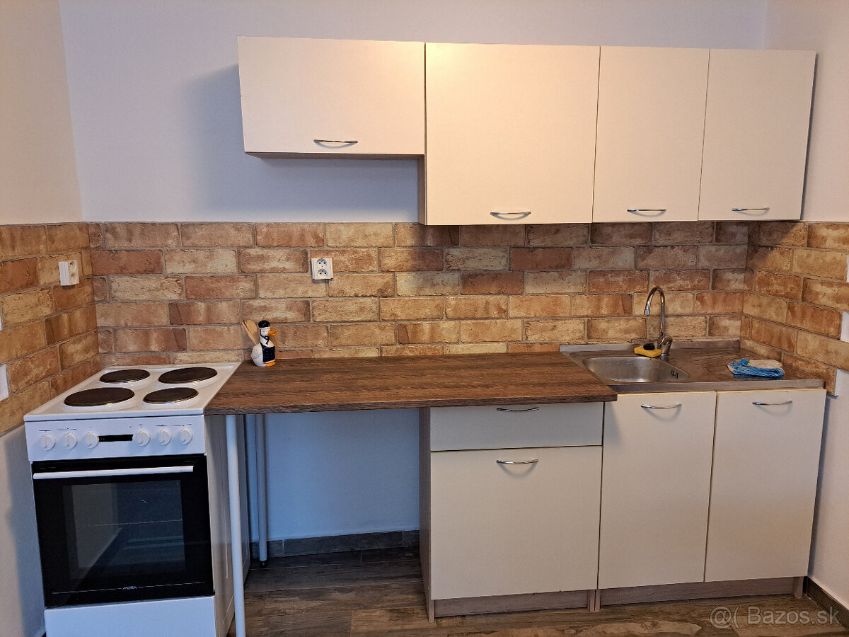 Prenajmem 2 izbový byt v rodinnom dome v Hlohovci - 3