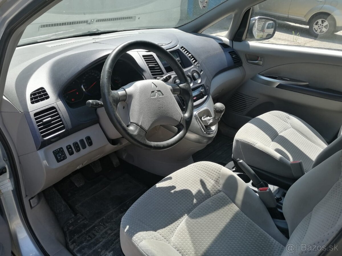 Mitsubishi Grandis 2.4B - 3