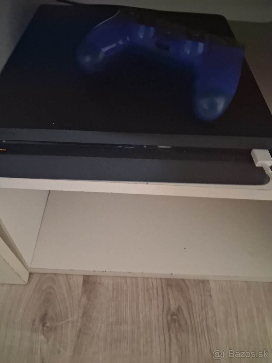 Predam malo mouzivanu PS4 slim - 3