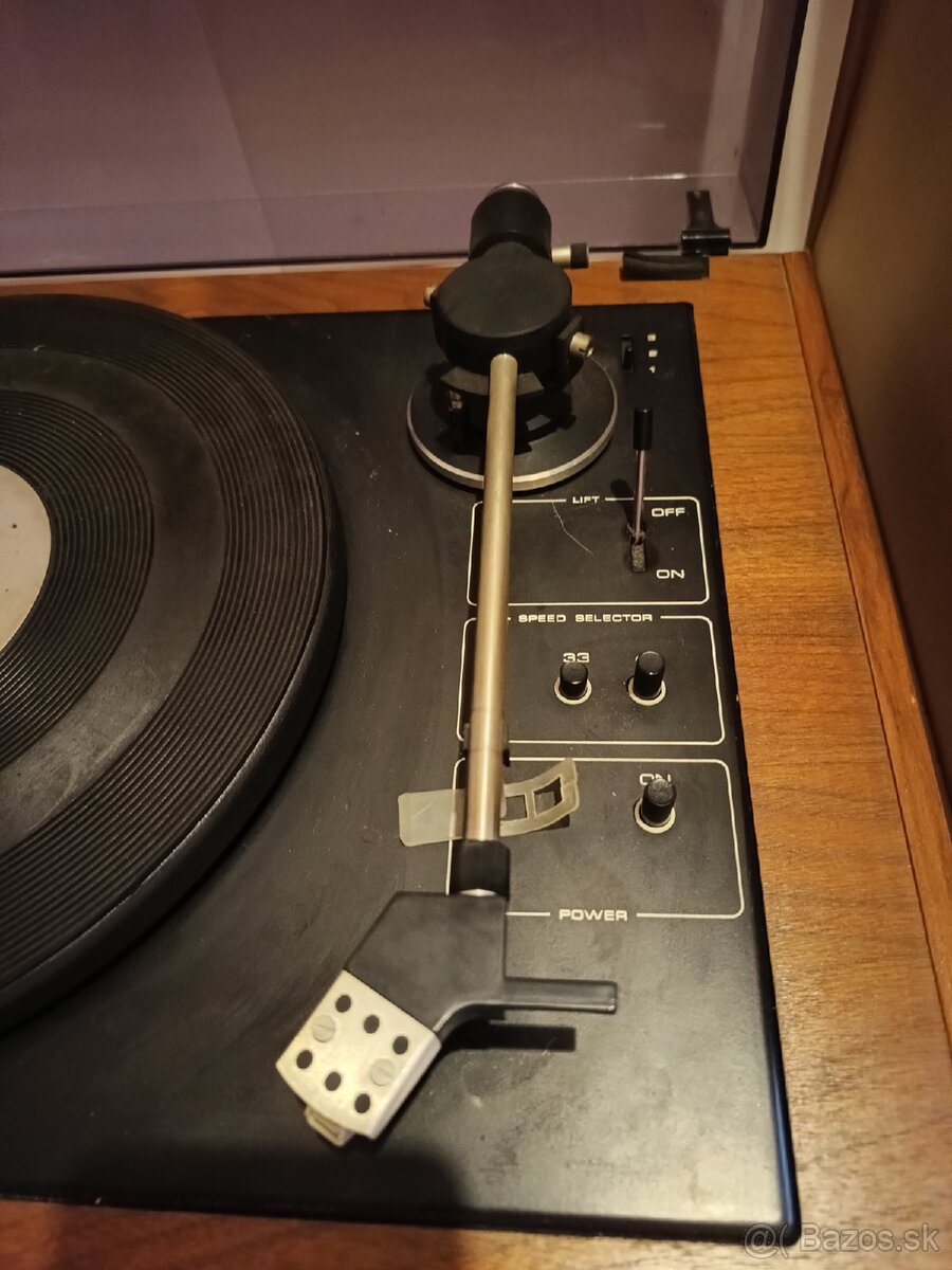 Gramofón Tesla NC420 HIGH FIDELITY TURNTABLE - 3