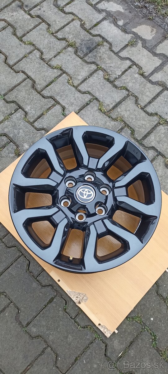Kolesa Toyota Hilux R18