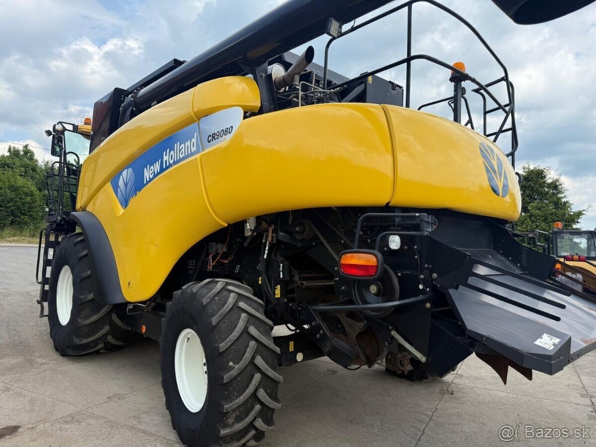 Sklízecí mlátička New Holland CR9080, rok výroby 2008, žací - 3
