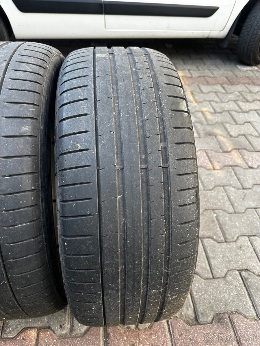 245/40 R21 - 3