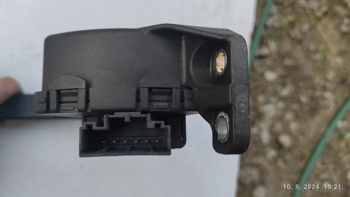 Audi A6 C6 - Plynovy pedal - 3