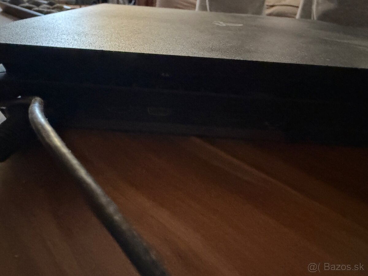 PS4 Pro 1TB +ovladac +hra - 3