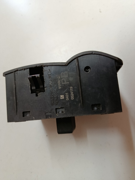 Vypínač svetiel Opel Corsa C 9116612 20€ - 3