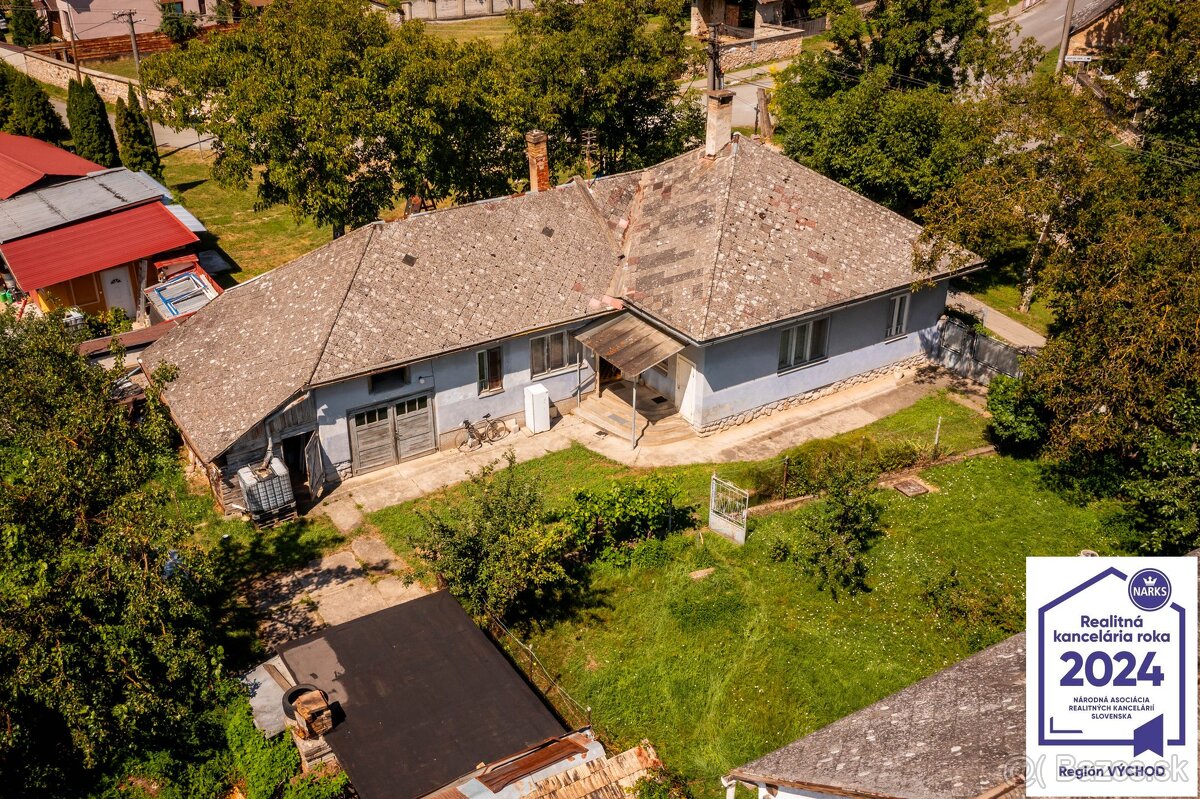 REZERVOVANÝ Rodinný dom v srdci obce Dvorníky - Včeláre - 3