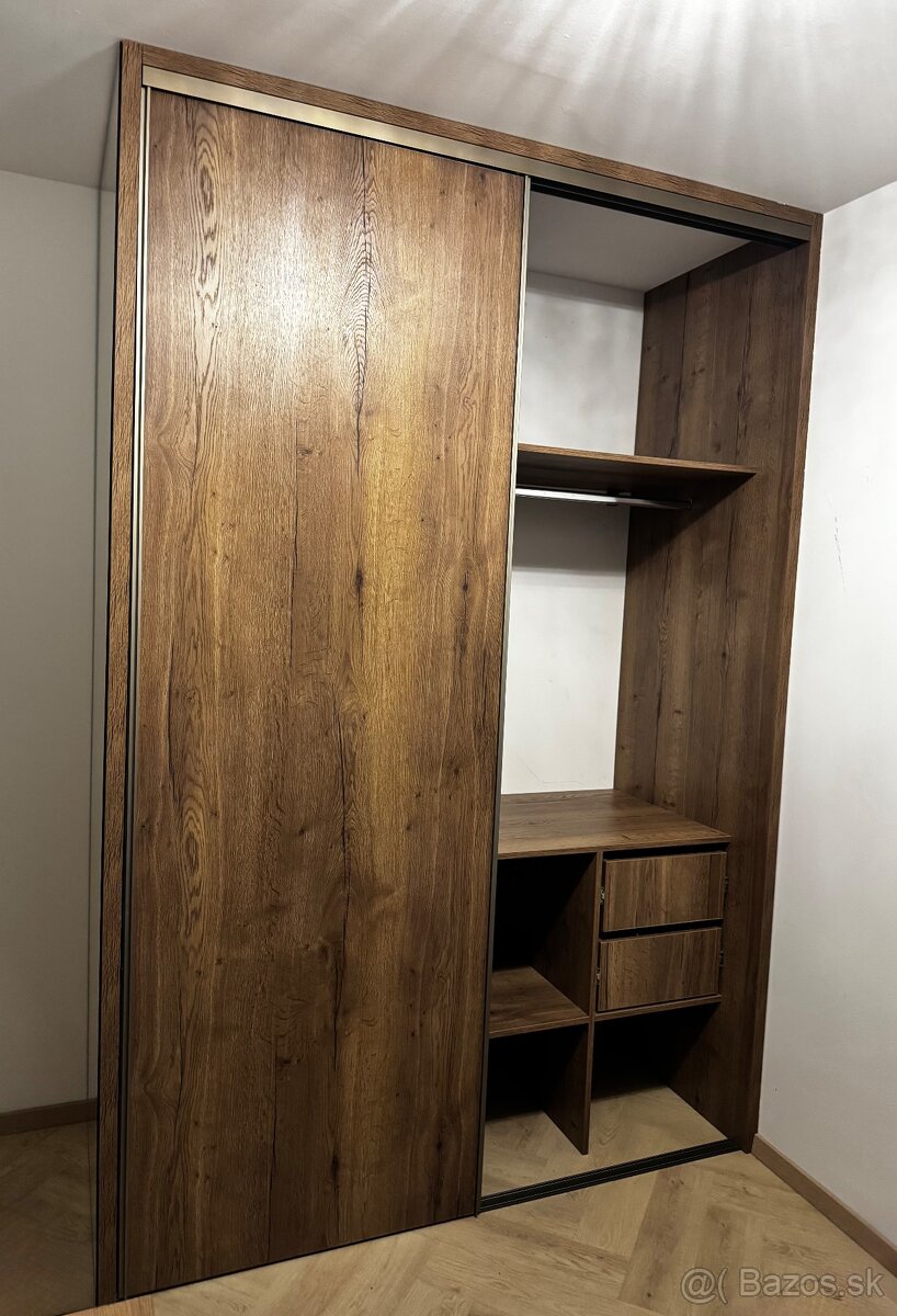 Predám nábytok do izby – Dub Halifax Tabakový (skriňa, stôl - 3