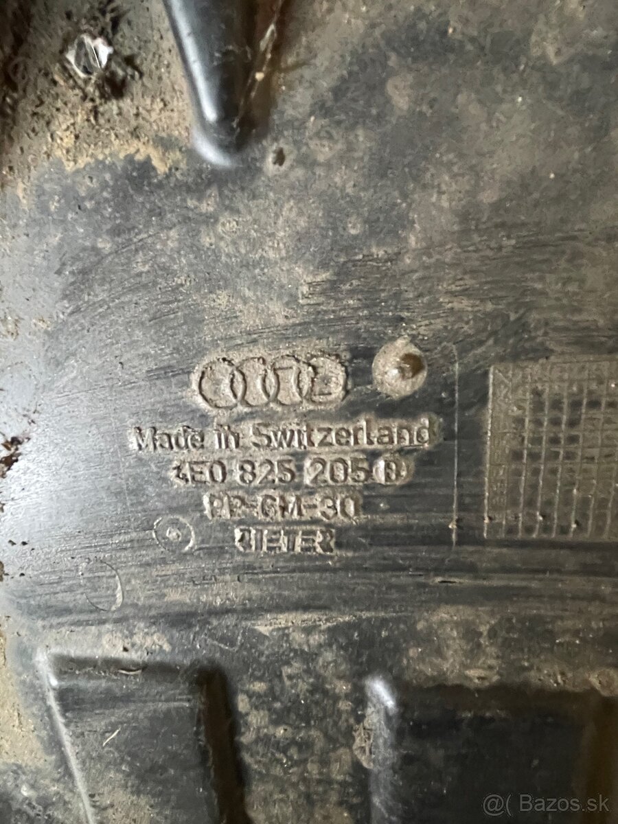 Oplastovanie podvozku Audi a8 d3 - 3