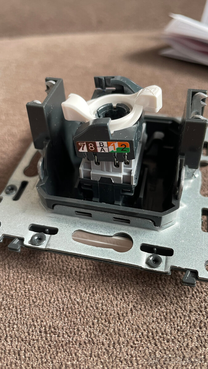 Dátová zásuvka Legrand - 3