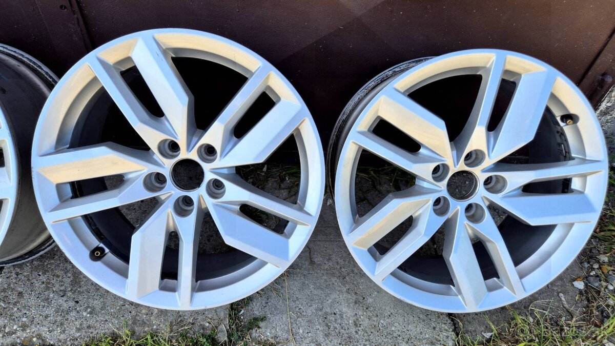 Audi Q5 r.v2022 originál elektróny 18" ‼️ - 3