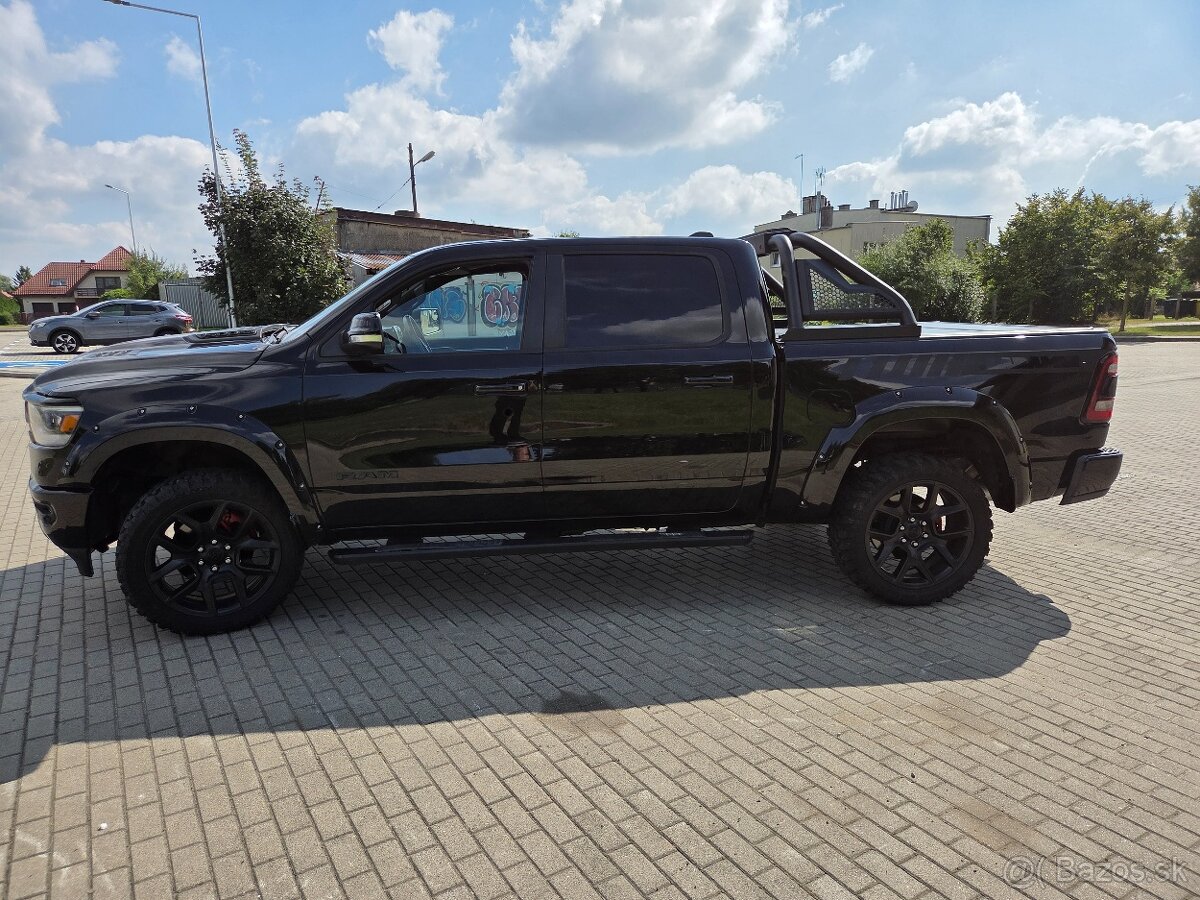 DODGE RAM 1500 5.7 HEMI 401PS HARMAN PANORAMA FULL LED