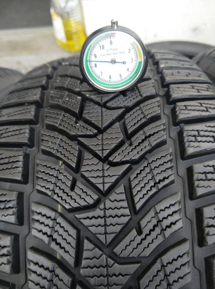 225/50 R 17 98 H XL stav nových. - 3