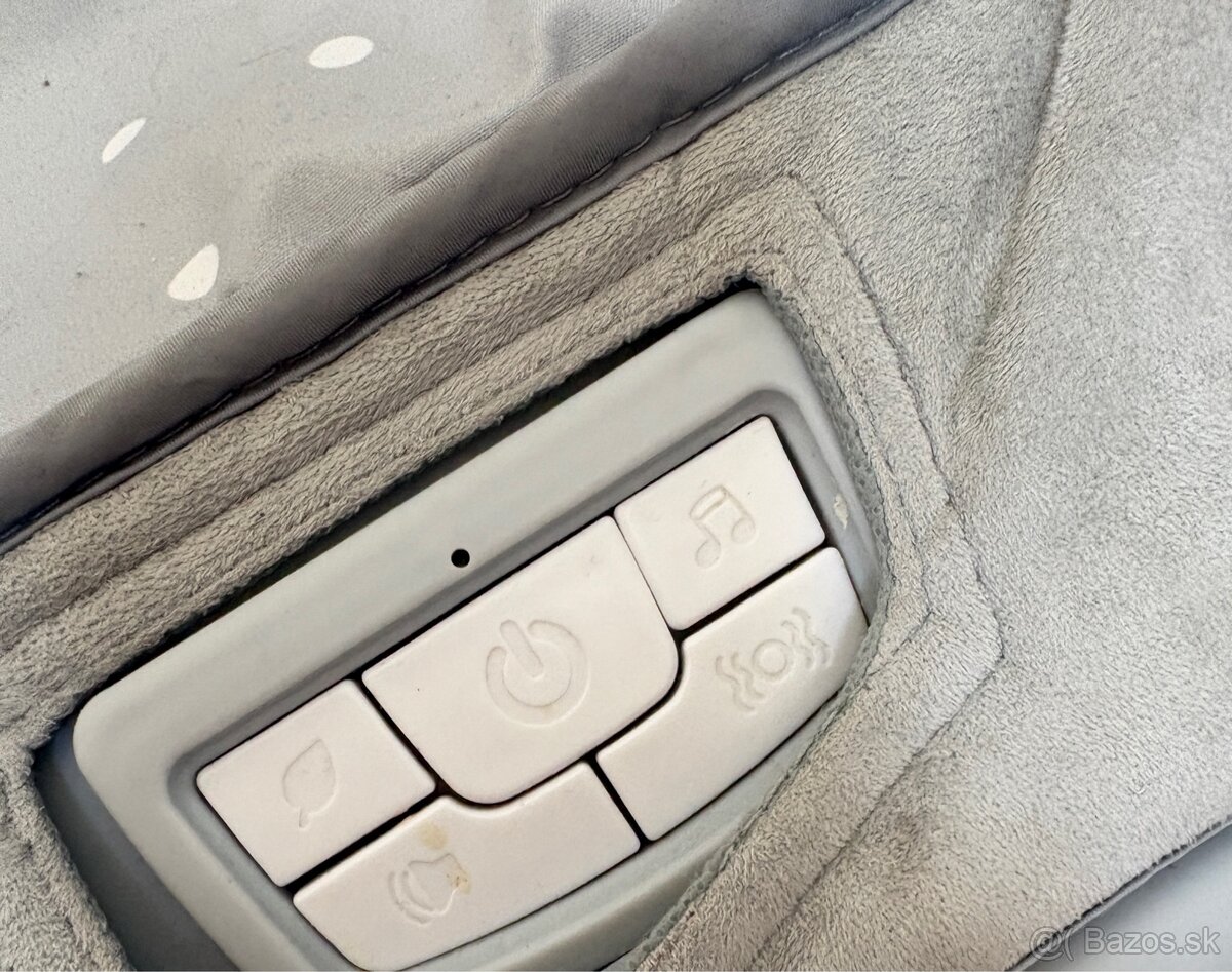 ngenuity Hojdačka vibrujúca s melódiou Cuddle Lamb - 3