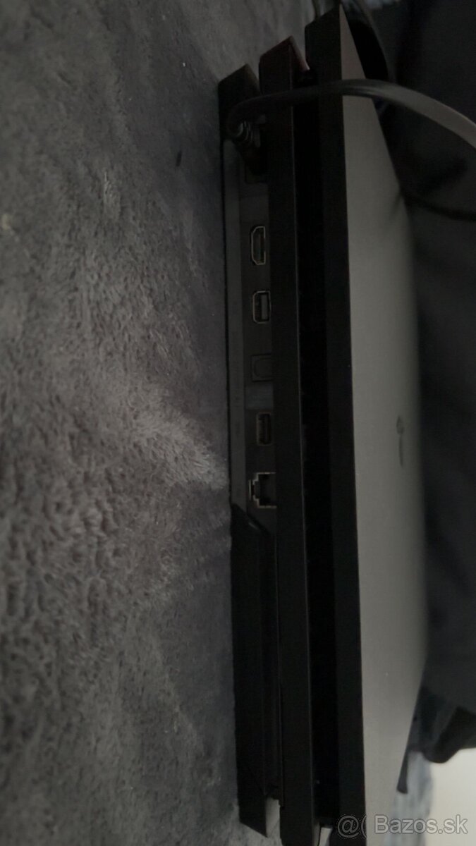 PS4 PRO 1TB + 2x ovládač + NHL22 - 3