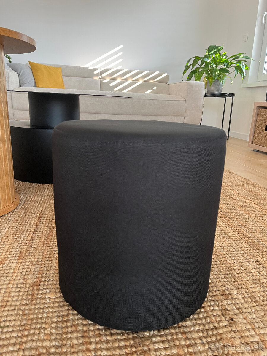 Čierna taburetka - 3