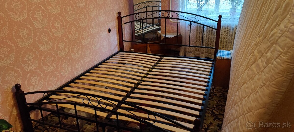 Predám manželskú posteľ s matracom. - 3