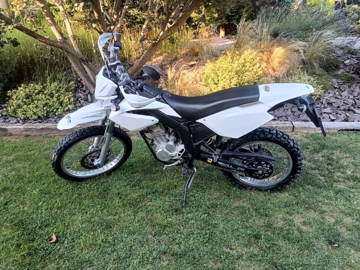 DERBI Senda R 125 4T
Model
Senda R 125 4T