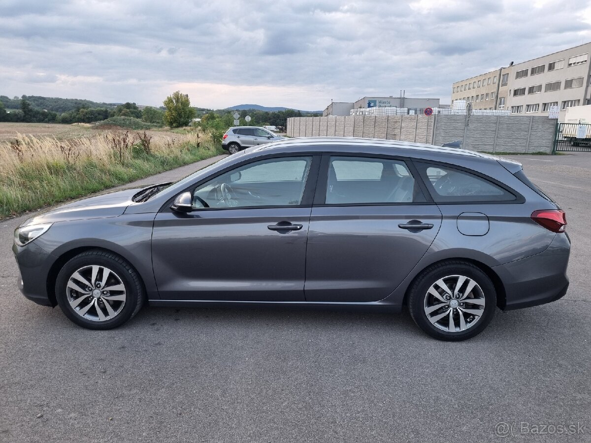 Hyundai i30 Combi 1.4 Benzín 74kw - 3