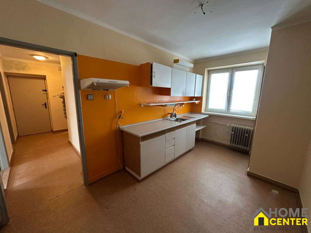 PREDAJ : 2 IZBOVÝ TEHLOVÝ BYT V KOMÁRNE - 3