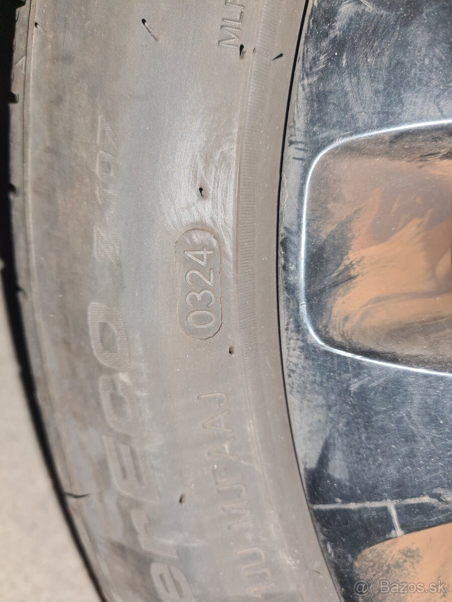 235 45 R17 gumy + elektróny Ford - 3
