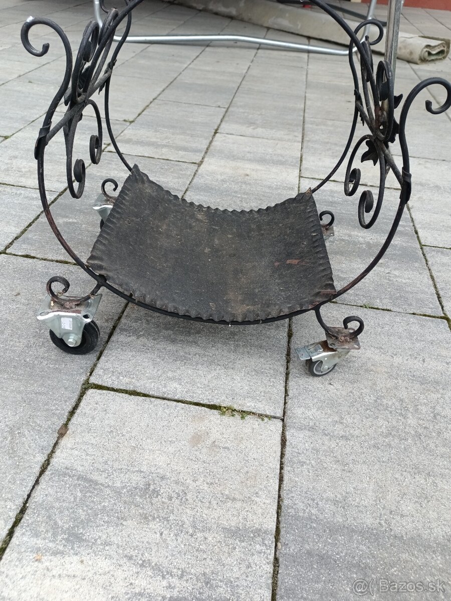 Vozík na drevo na kolieskach - 3