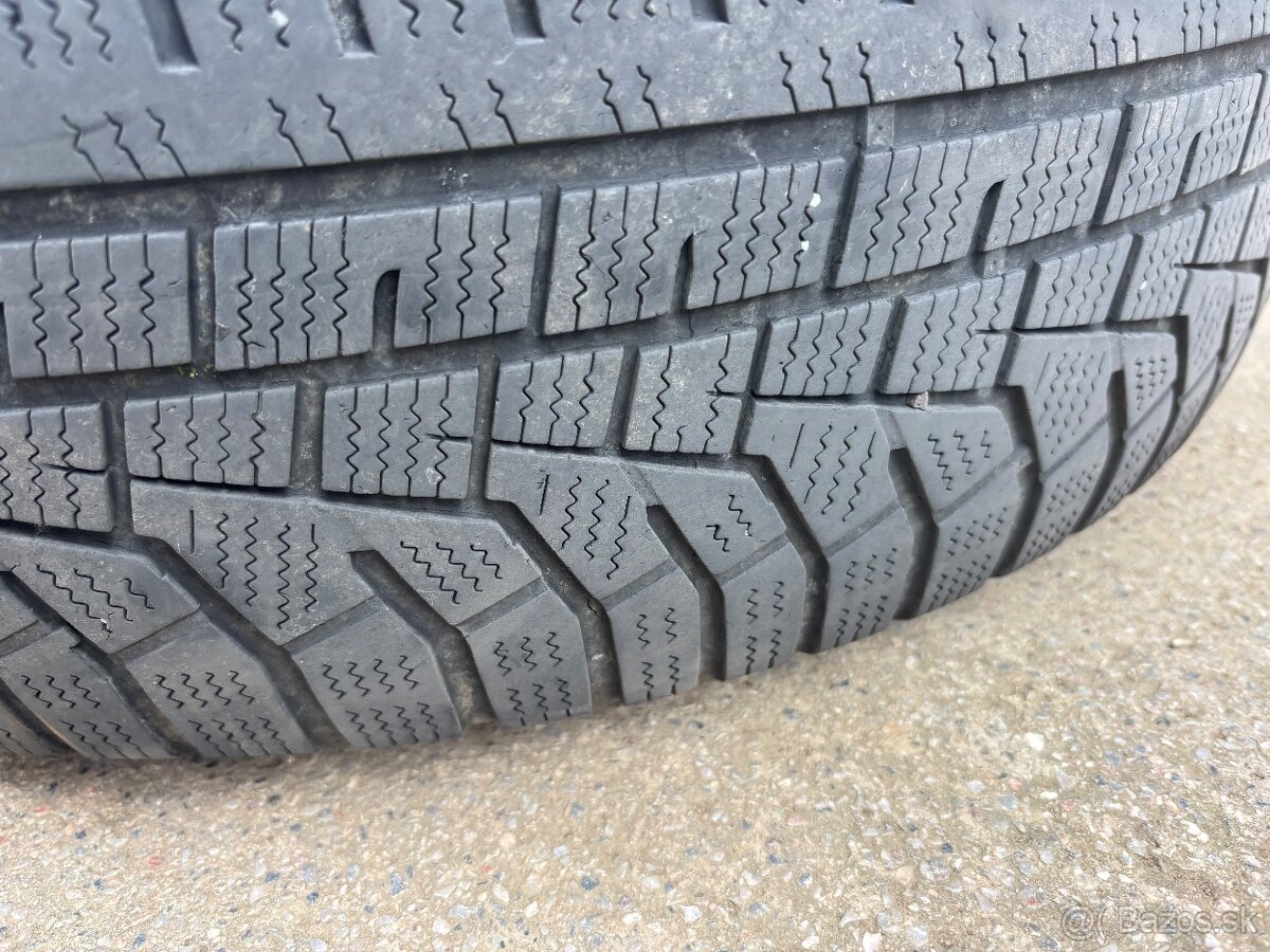 Pneumatiky zimne Hankook 215/65/R17 - 3