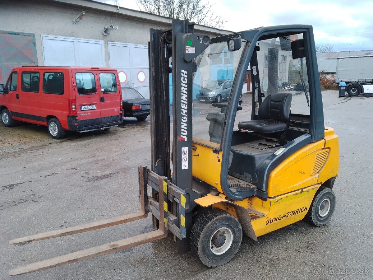 Vysokozdvižný vozík -VZV - 3