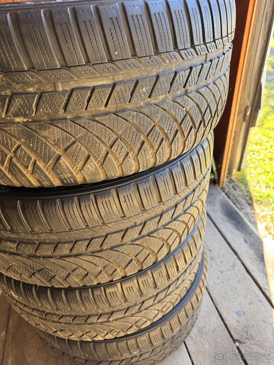 255/35 R19 - 3