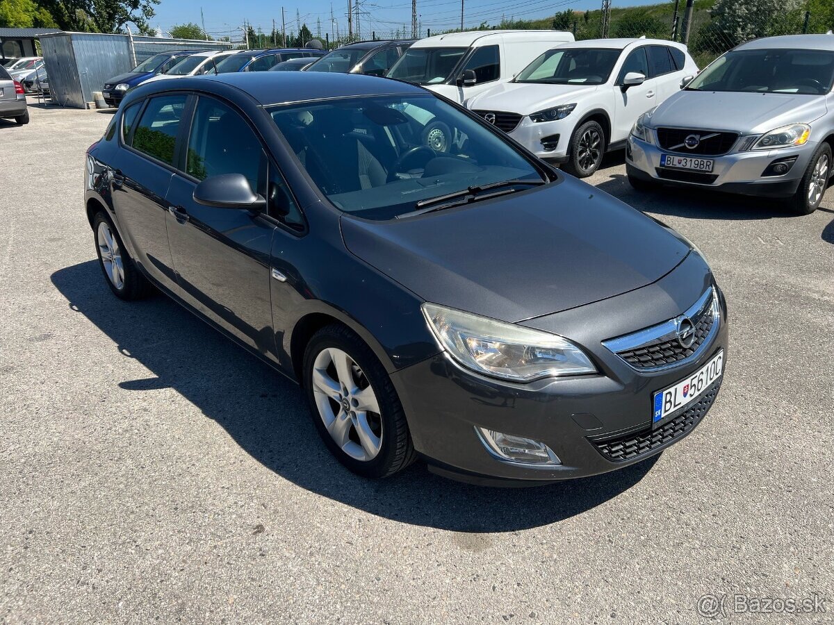 Opel Astra 1.6 benzín, 85kW, MT/5, rok:04.2012. - 3