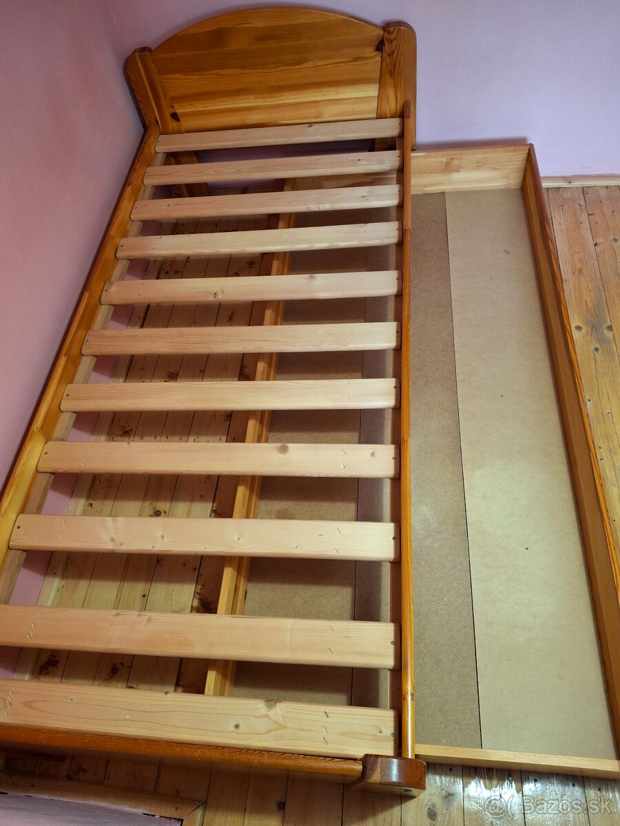 Masívna drevená posteľ - 3