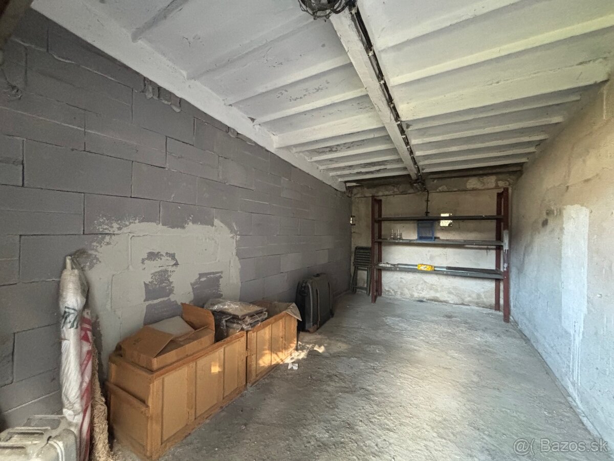 Garáž 18m, ul. Priekopy/Bajkalská, oproti BILLE, k.ú. Nivy - 3