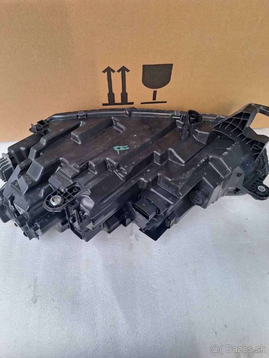 Predam predne prave svetlo na octaviu4 - 3