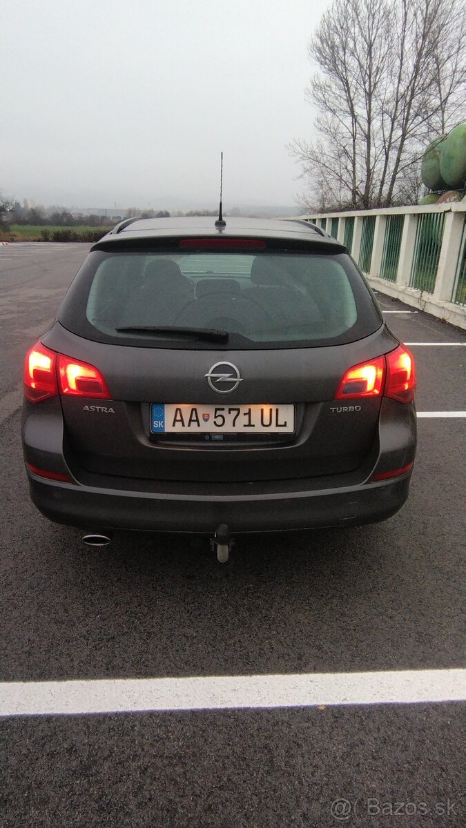 Opel Astra J 11/2011 - 3
